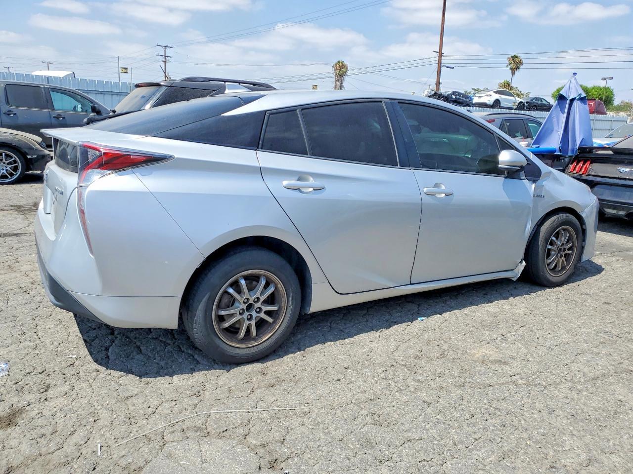 2017 Toyota Prius Two - Фото 3