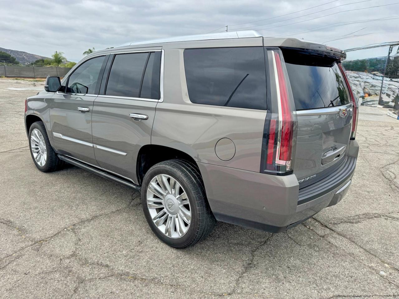 2019 Cadillac Escalade Platinum - Фото 3