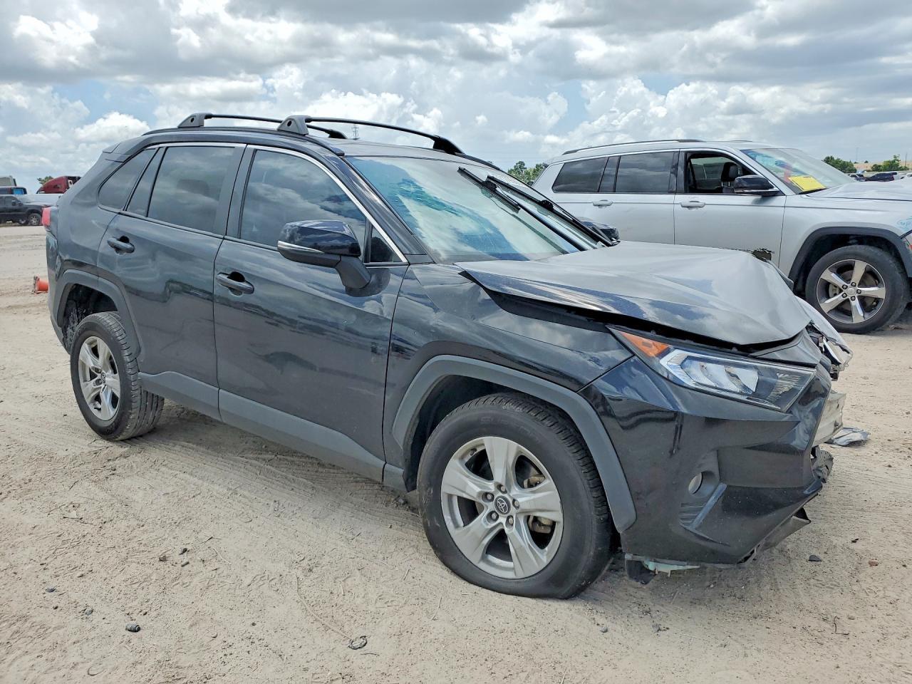 2020 Toyota Rav4 Xle - Image 4