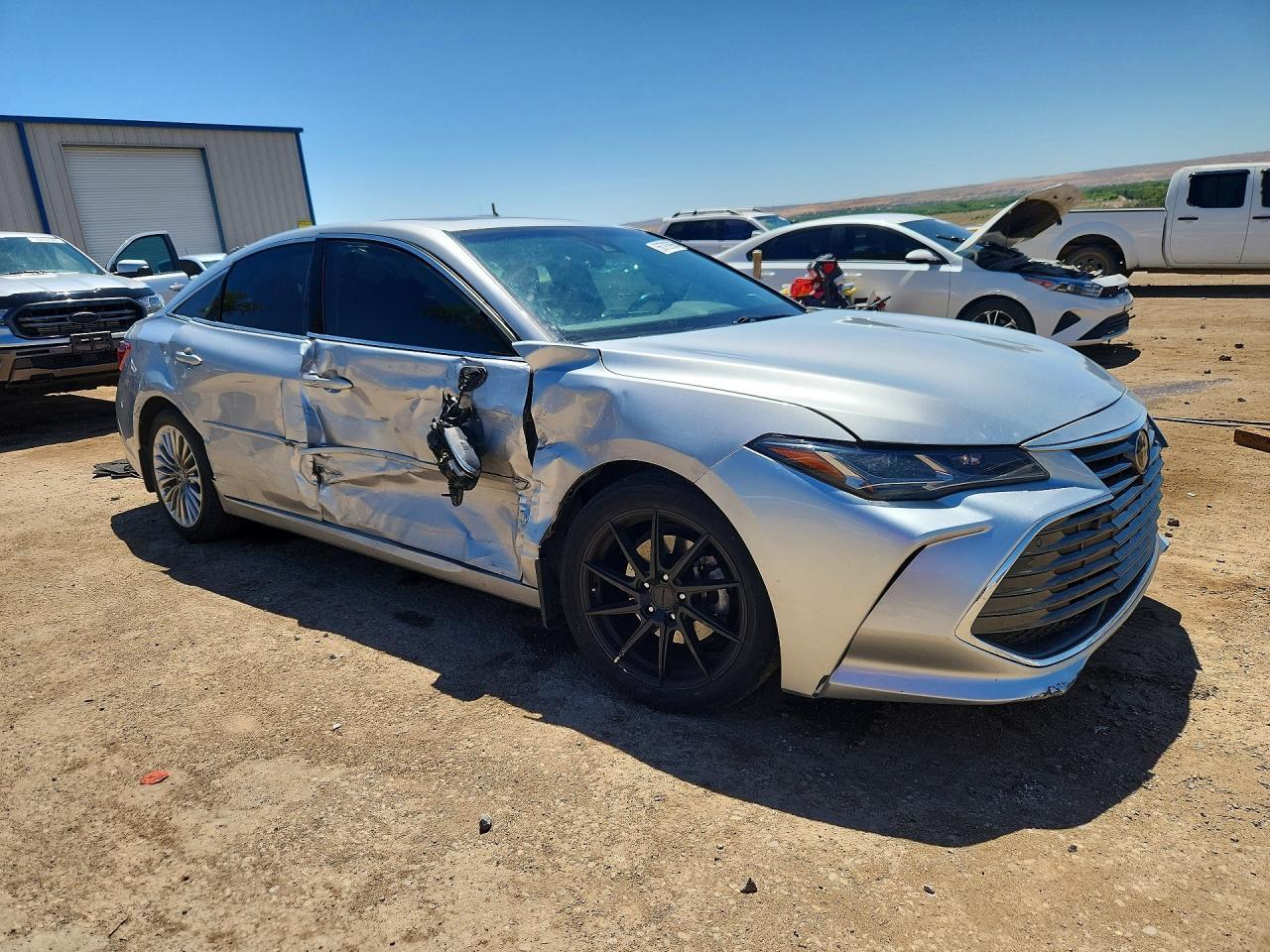 2019 Toyota Avalon Limited - Фото 4
