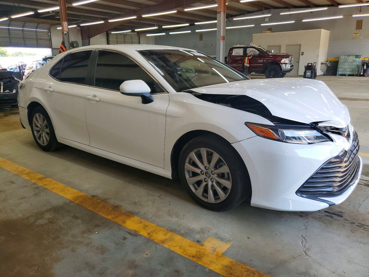 2018 Toyota Camry Le - Фото 4