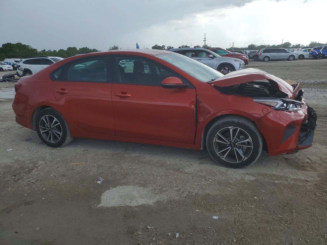 2023 Kia Forte Lxs - Image 4