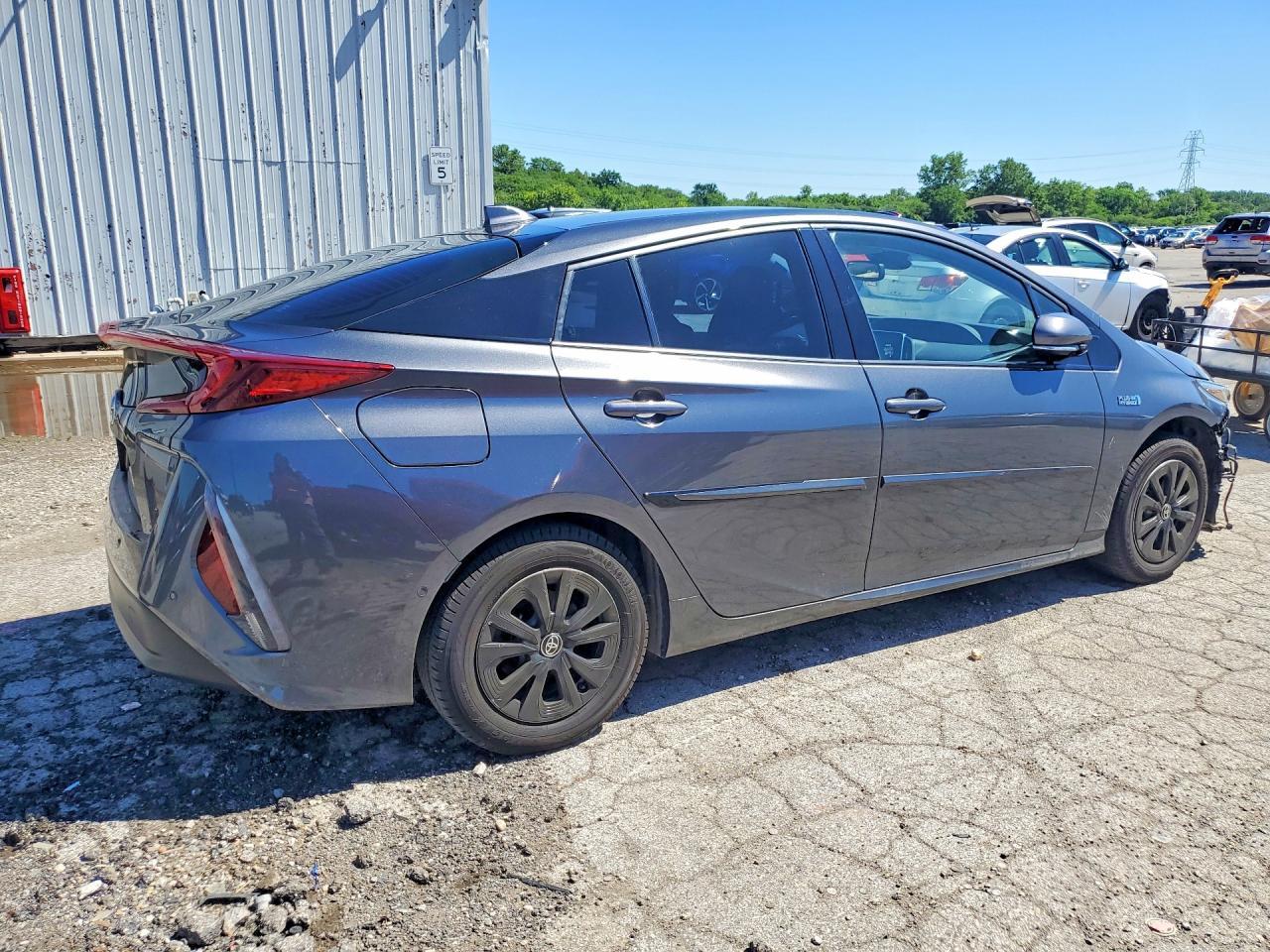 2017 Toyota Prius Prime Advanced - Фото 3