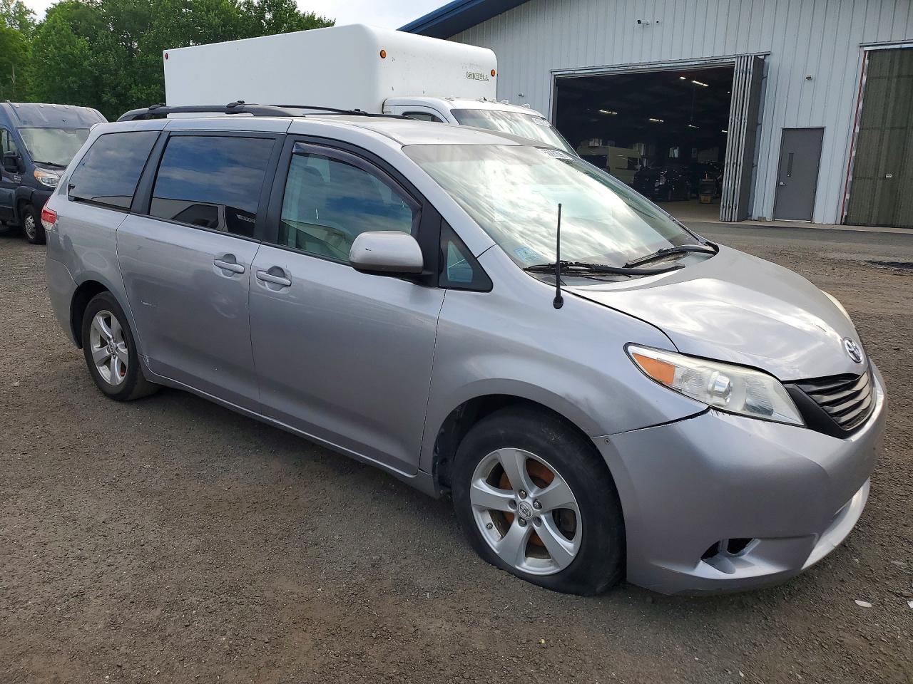 2013 Toyota Sienna Le - Image 4