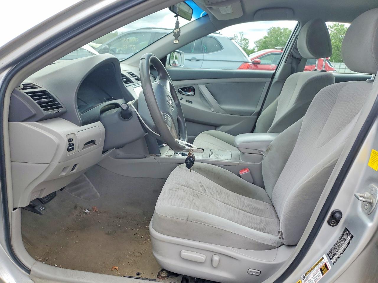 2011 Toyota Camry Le - Image 7