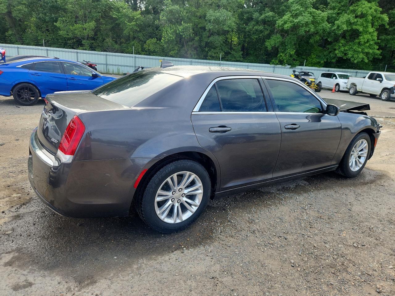 2019 Chrysler 300 Touring - Фото 3