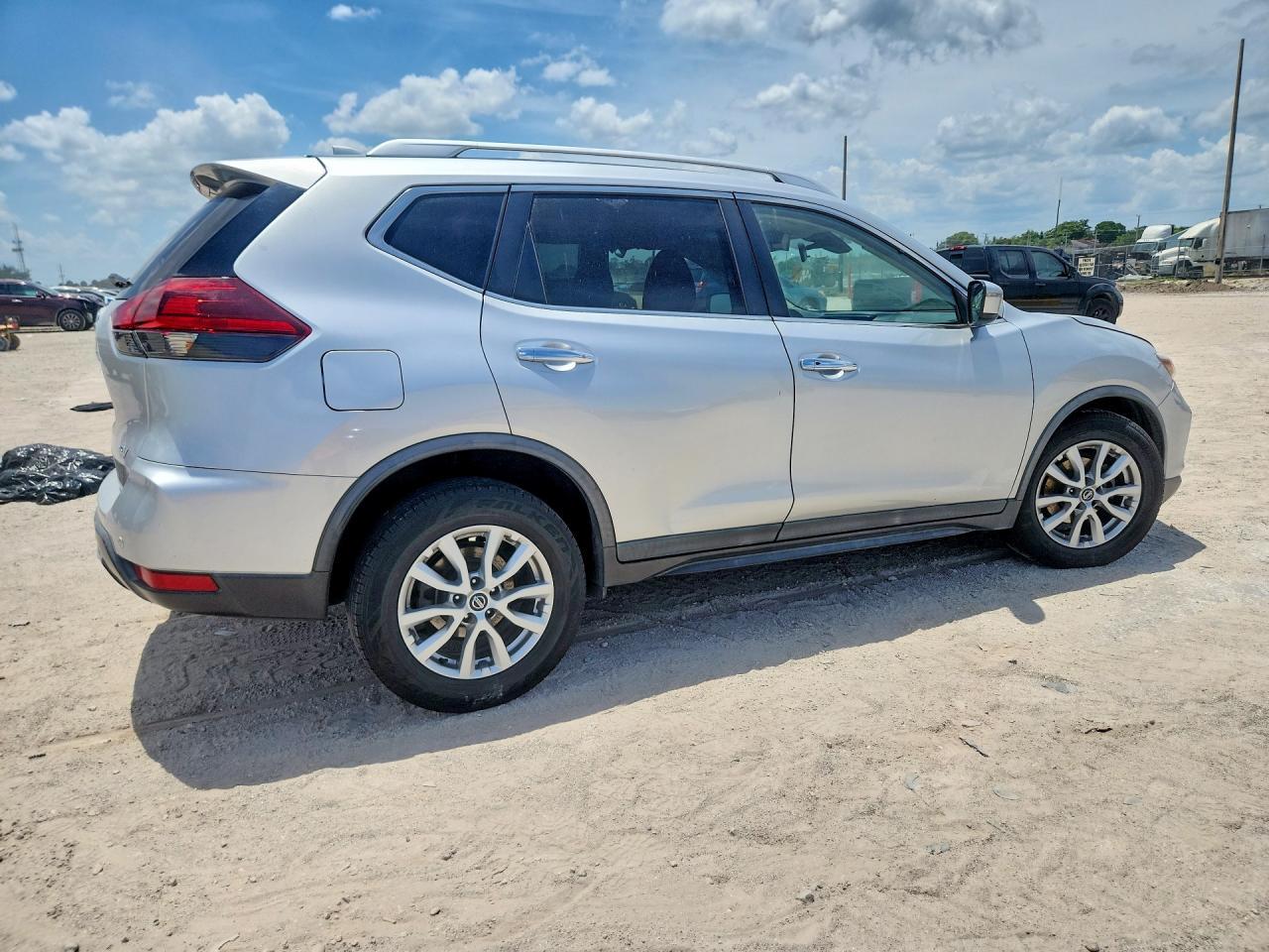 2020 Nissan Rogue Sv - Image 3