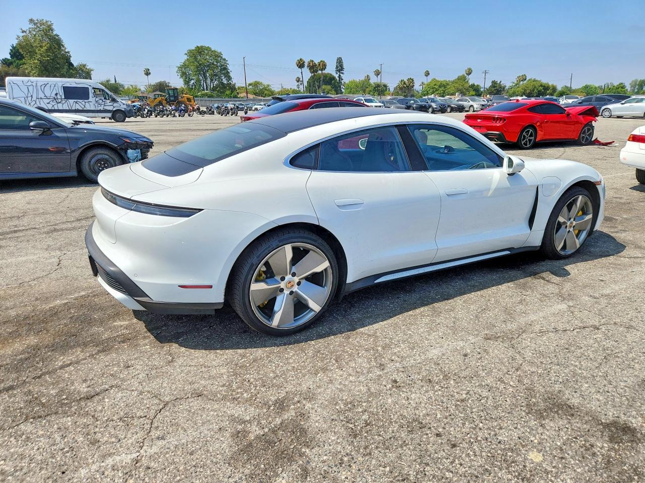 2021 Porsche Taycan Turbo - Фото 3