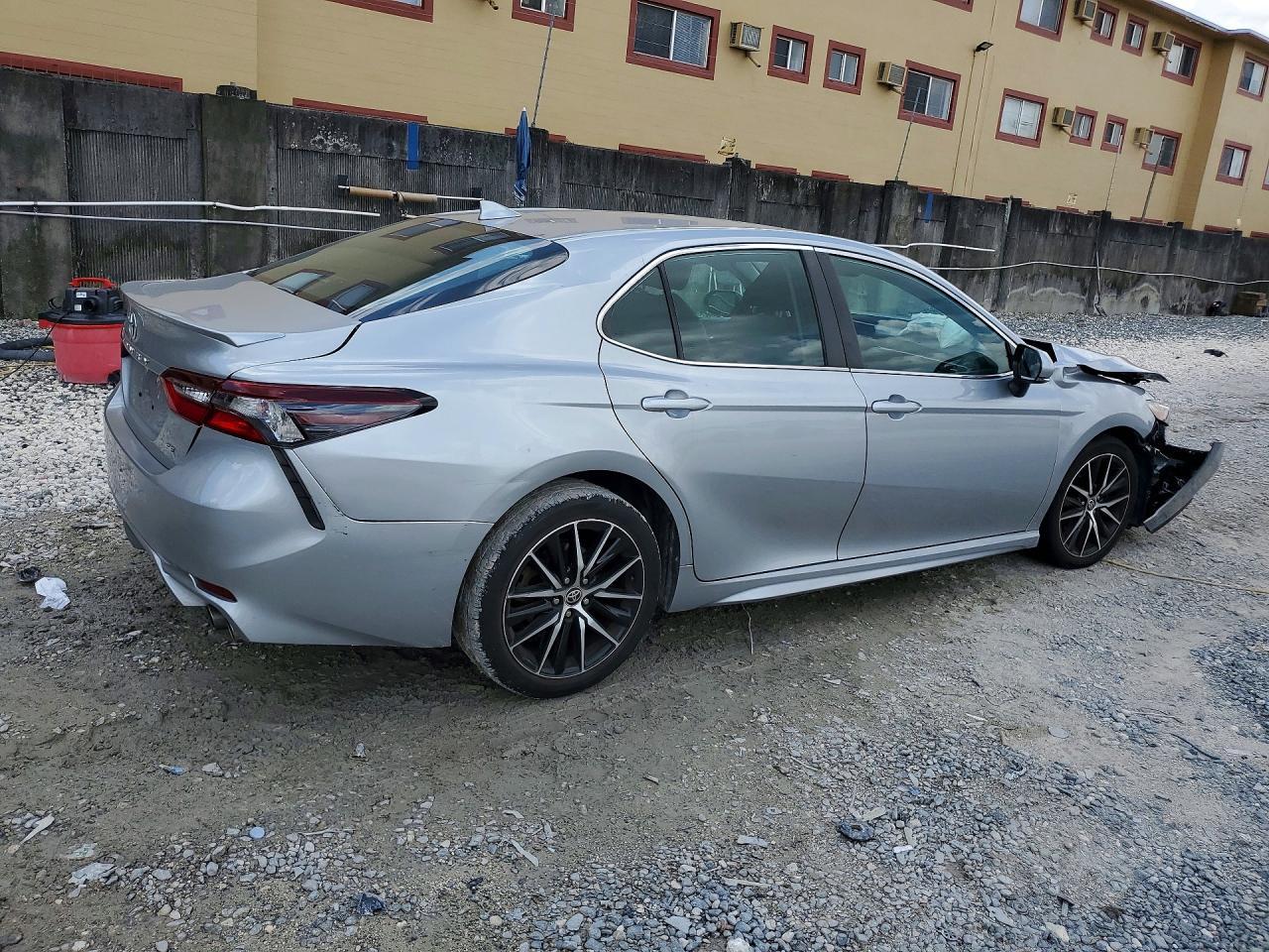 2022 Toyota Camry Se - Фото 3