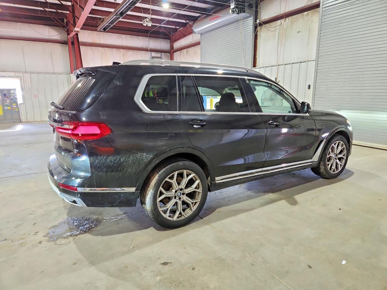 2021 BMW X7 xDrive40I - Фото 3