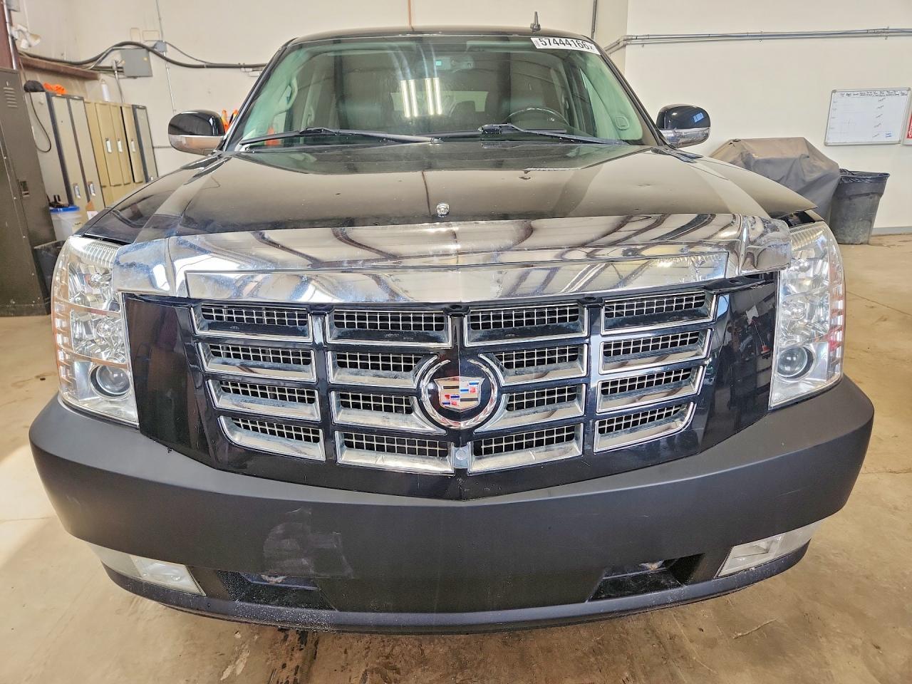 2011 Cadillac Escalade Luxury - Фото 5