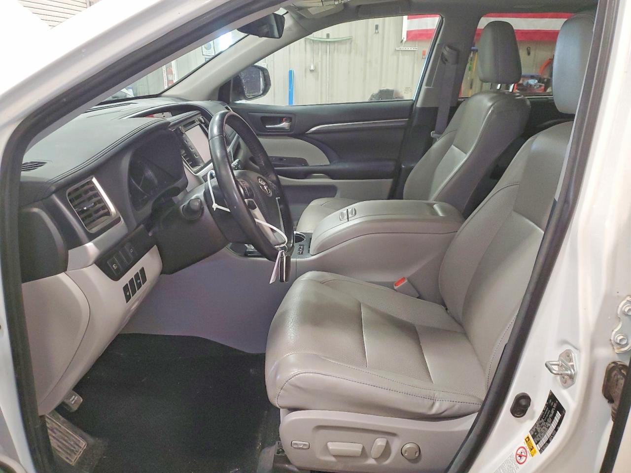 2018 Toyota Highlander Hybrid Limited - Image 7