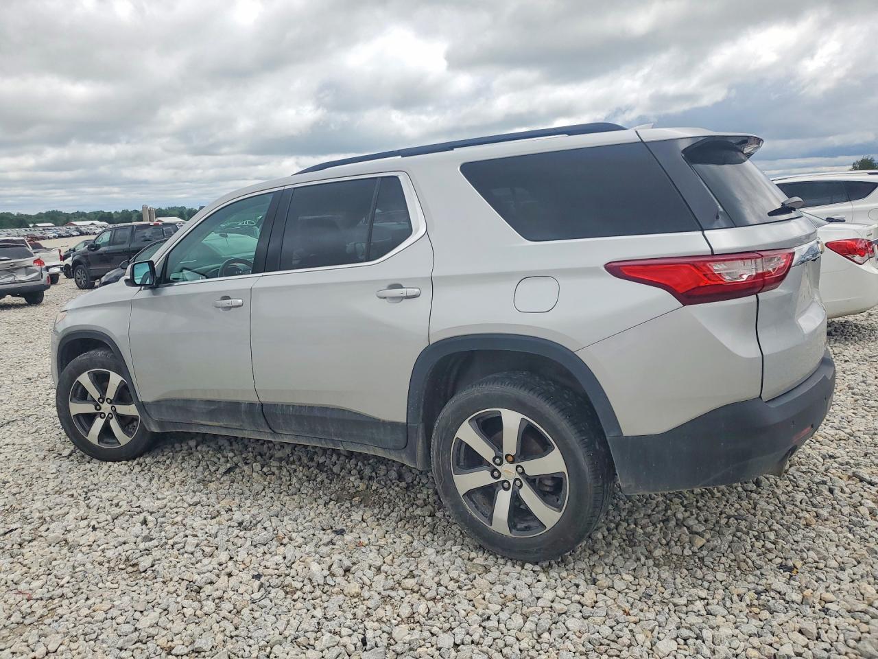 2019 Chevrolet Traverse Lt - Фото 2
