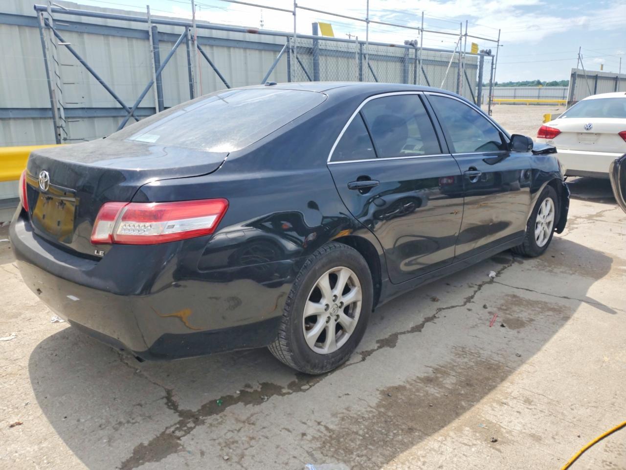 2010 Toyota Camry Le - Image 3