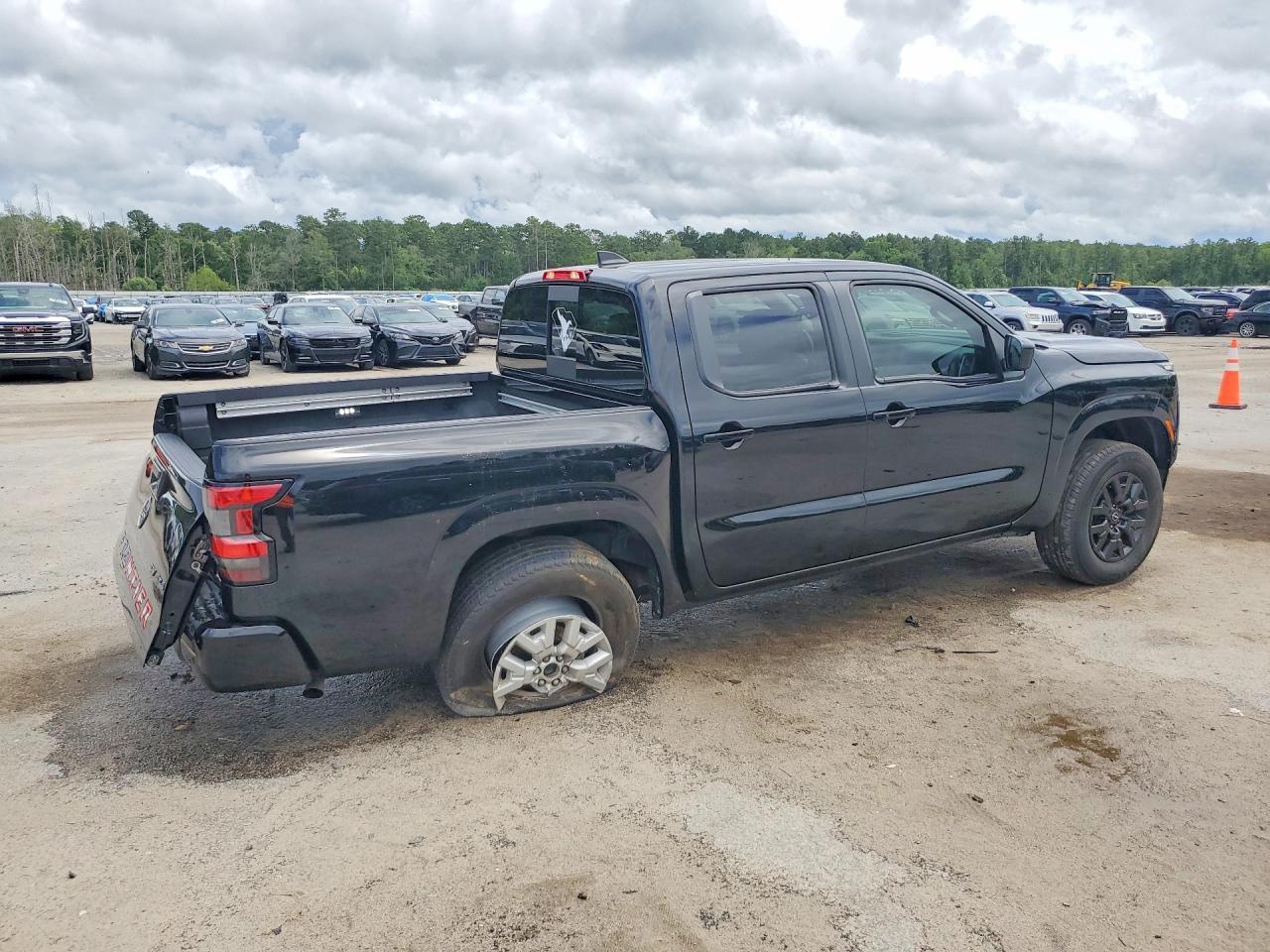 2023 Nissan Frontier Sv - Image 3