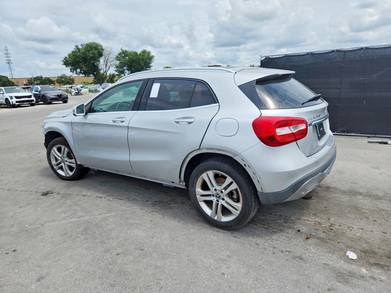 2018 Mercedes-Benz Gla 250 - Image 2