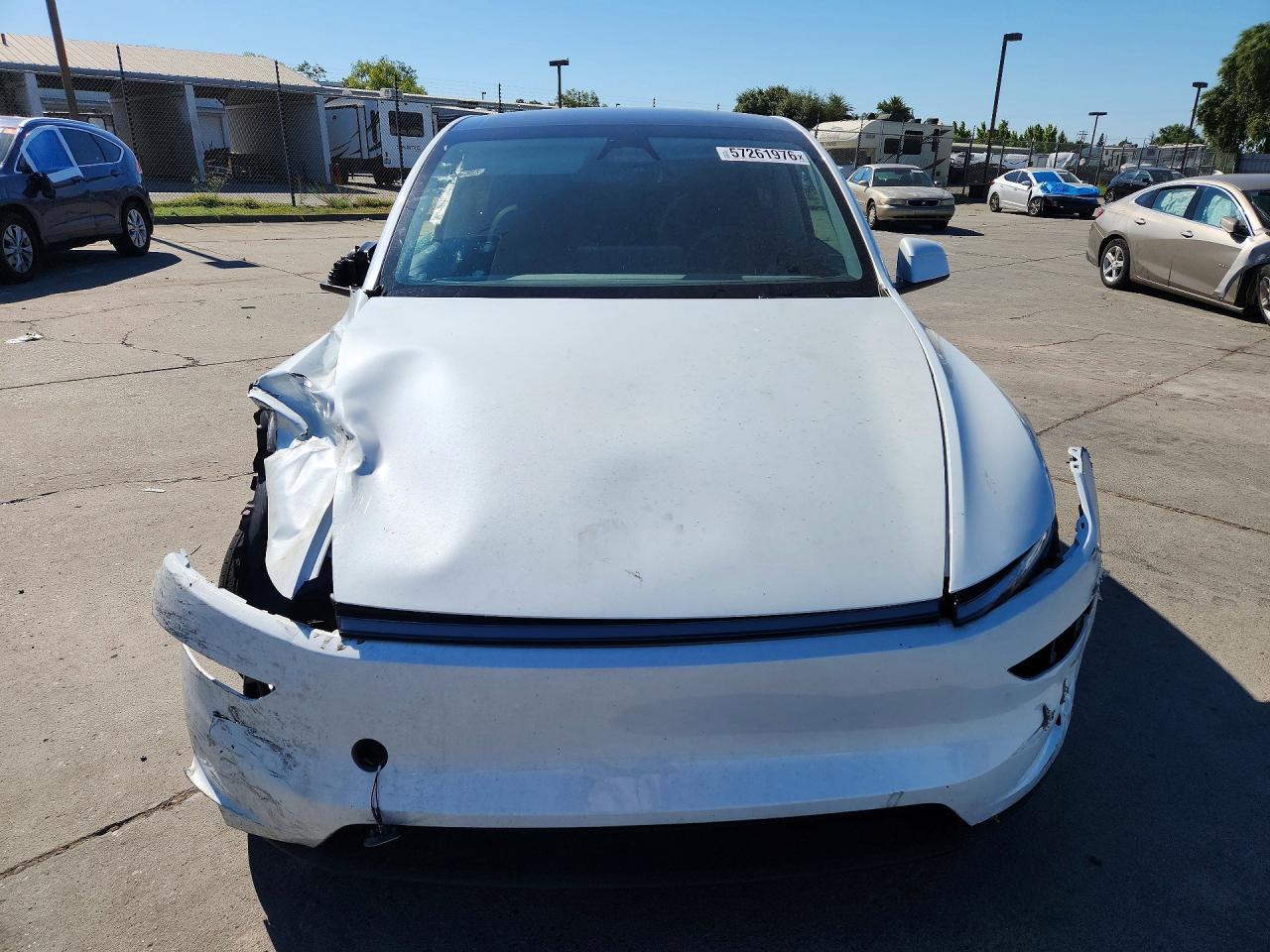 2026 Tesla Model Y - Фото 5