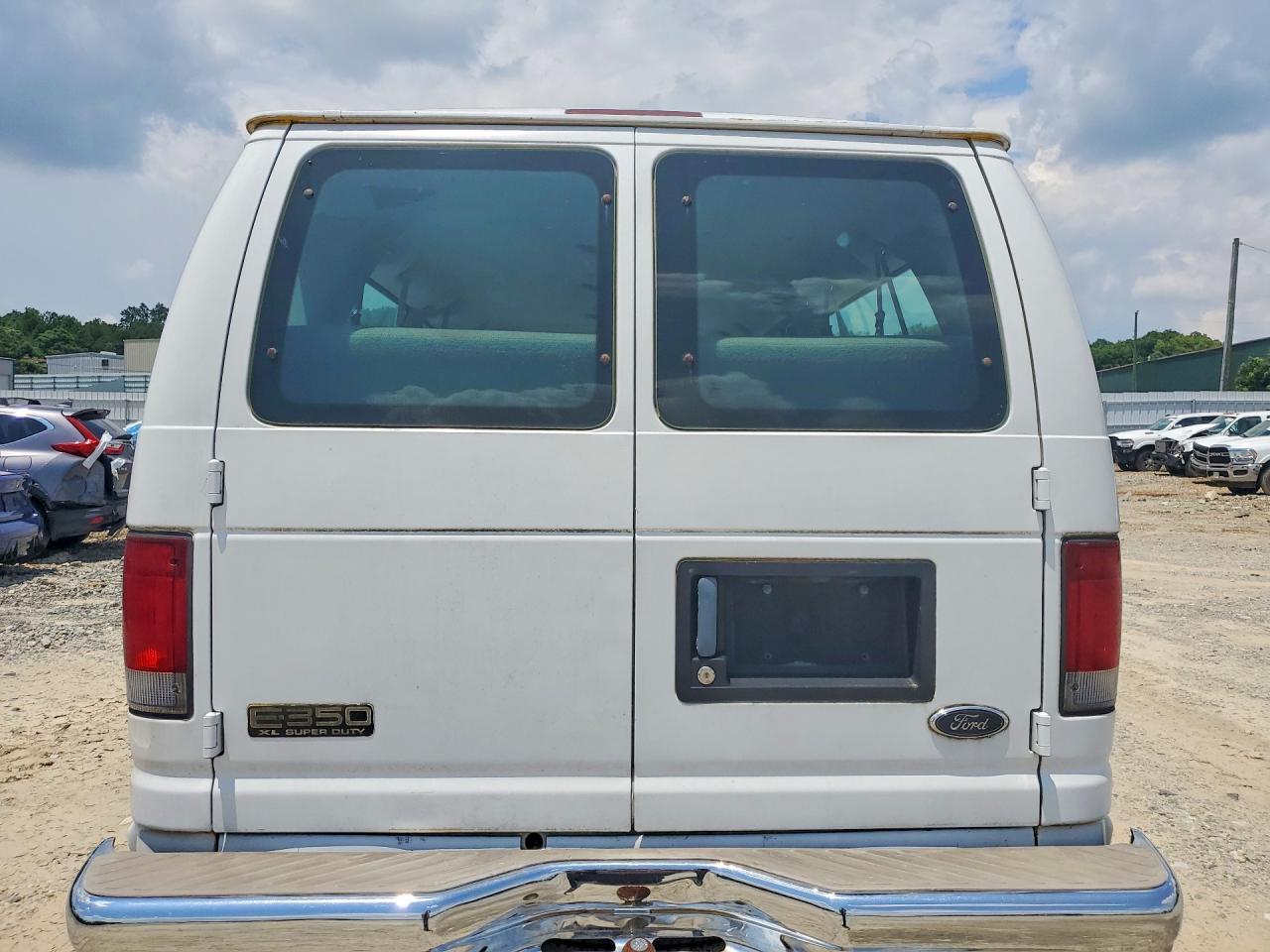 2003 Ford Econoline E350 Super Duty Wagon - Фото 6