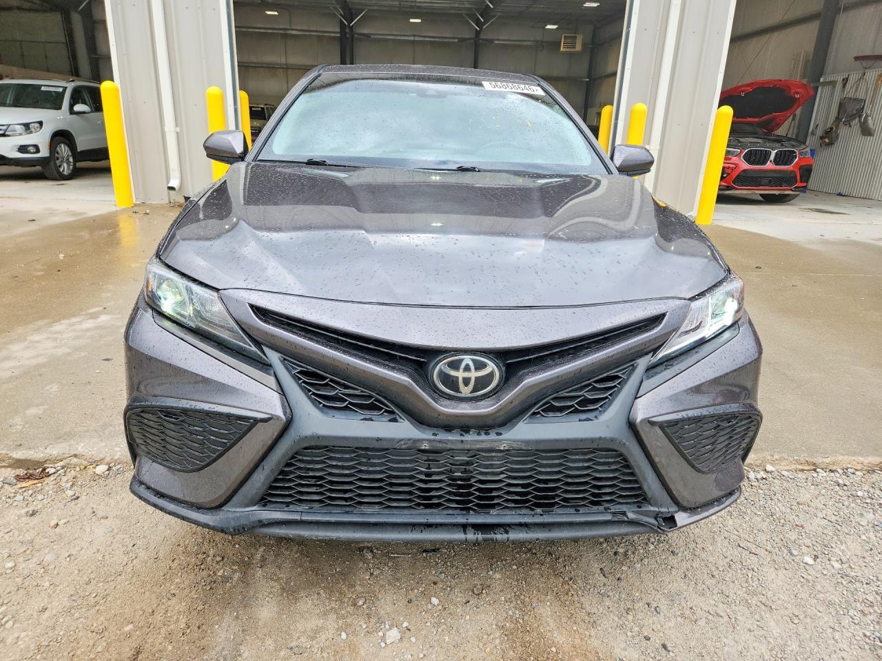 2021 Toyota Camry Se - Фото 5