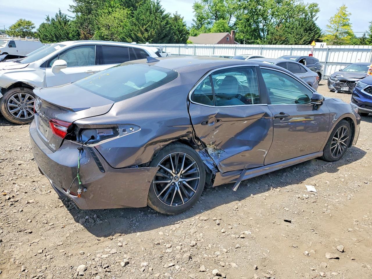 2022 Toyota Camry Hybrid Se - Фото 3