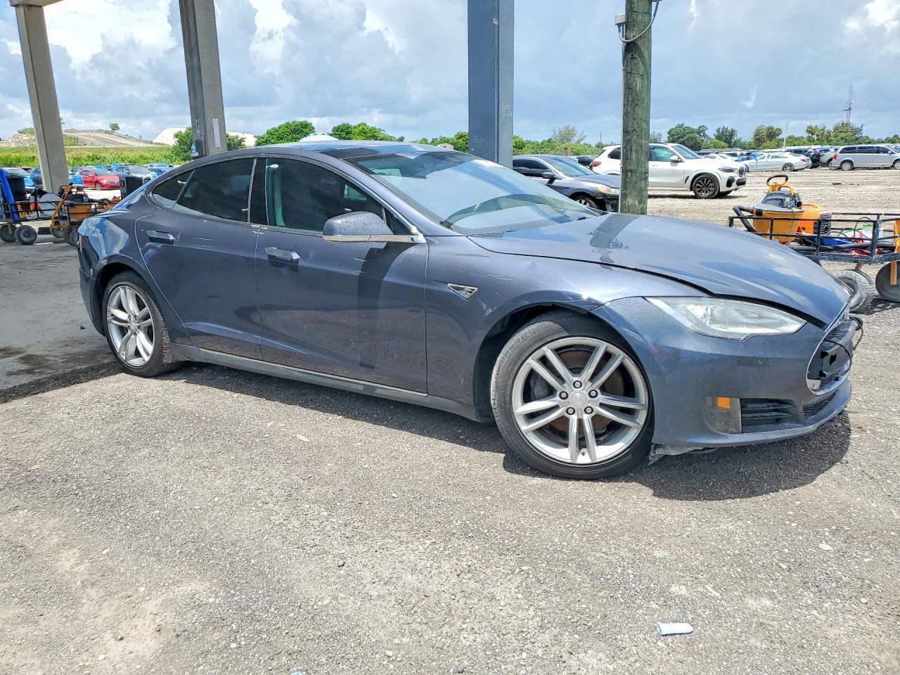 2016 Tesla Model S - Image 4