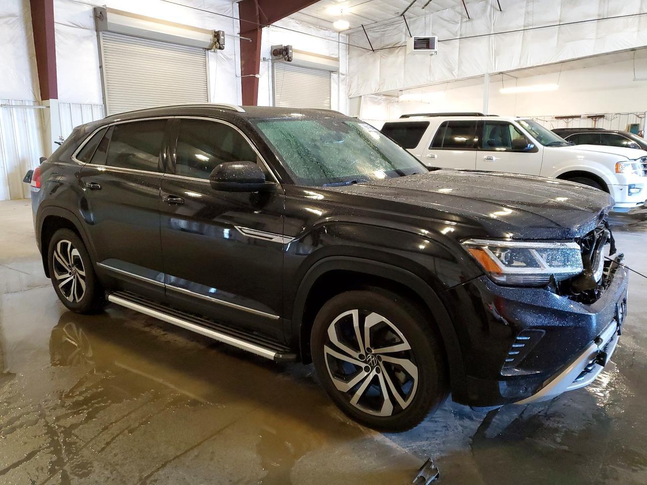 2021 Volkswagen Atlas Cross Sport Sel Premium - Image 4