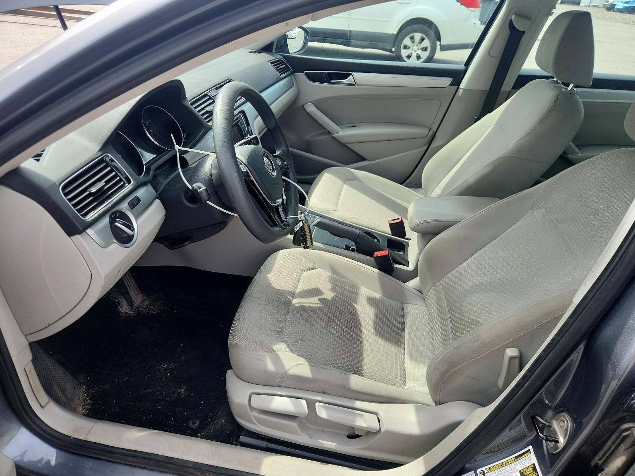 2017 Volkswagen Passat S - Фото 7