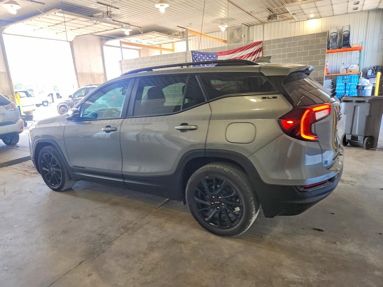2024 GMC Terrain Sle - Image 2