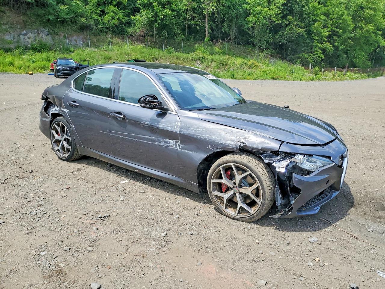 2020 Alfa Romeo Giulia Ti - Image 4