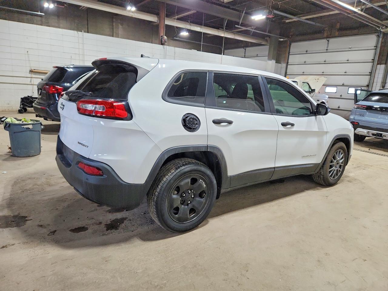 2017 Jeep Cherokee Sport - Фото 3