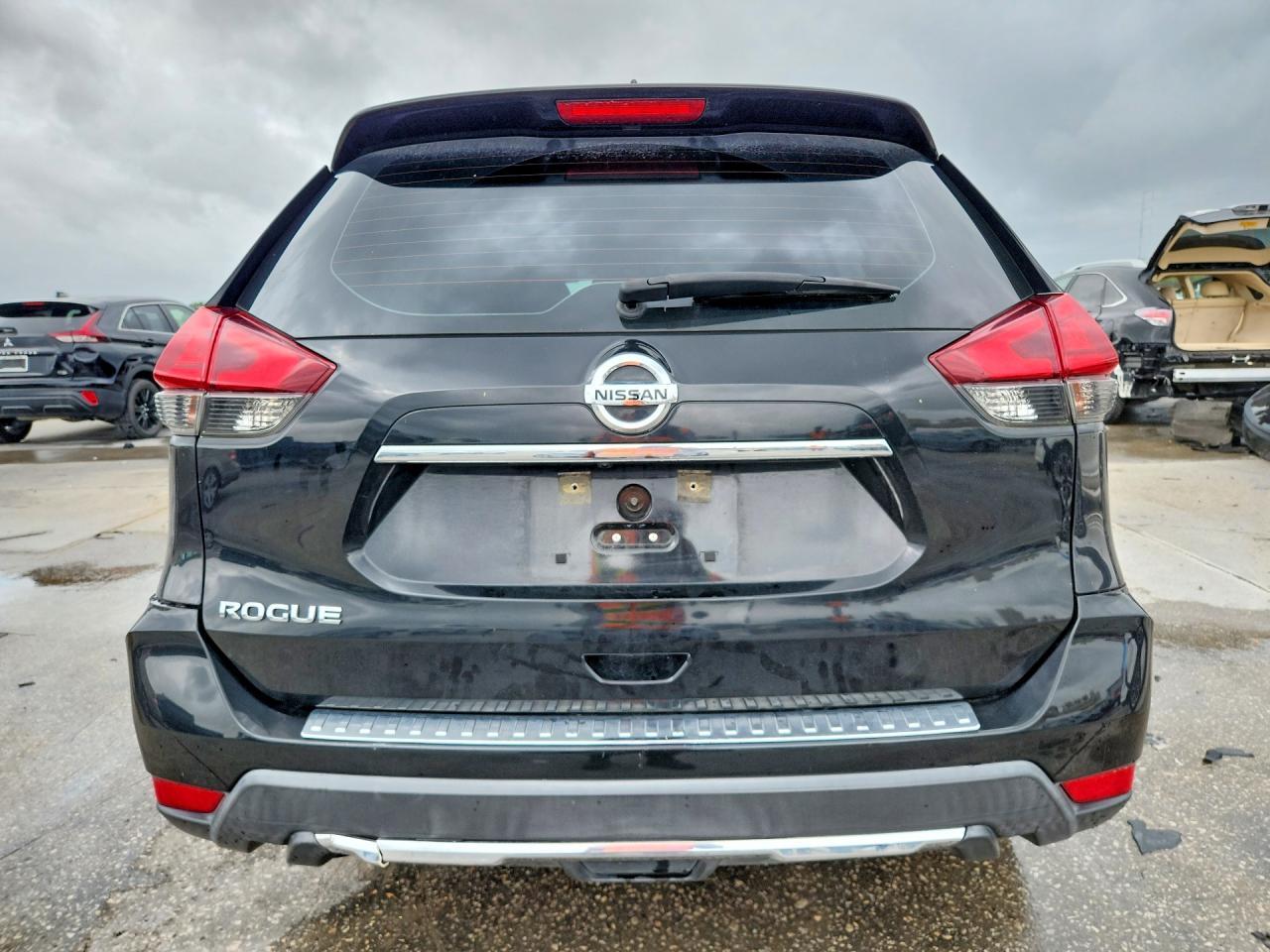 2017 Nissan Rogue S - Image 6