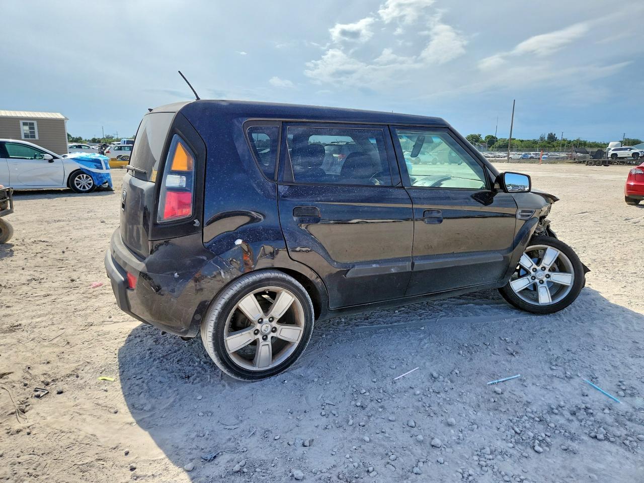 2010 Kia Soul + - Image 3