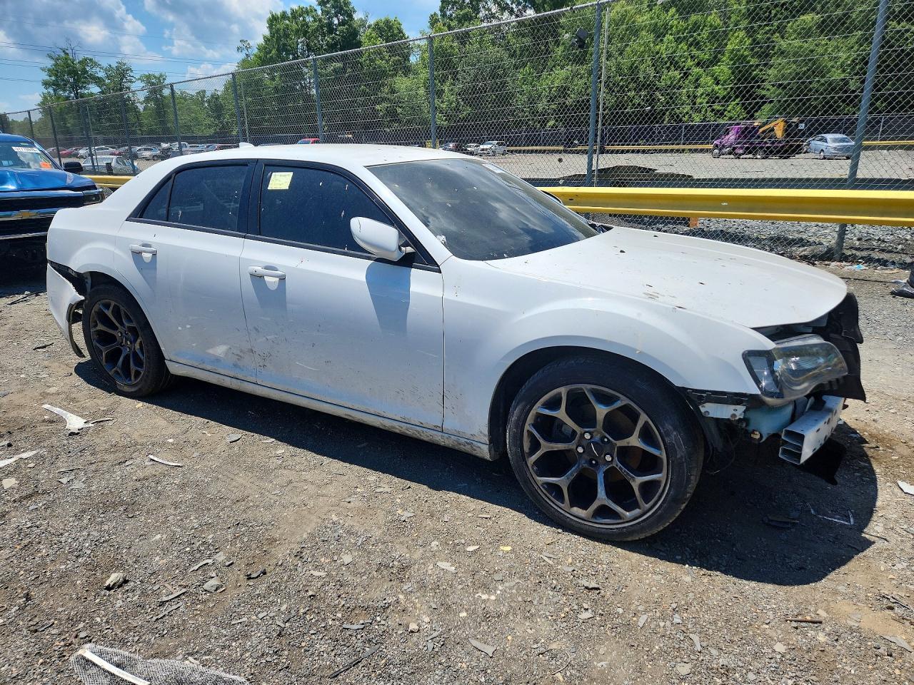 2016 Chrysler 300 S - Фото 4