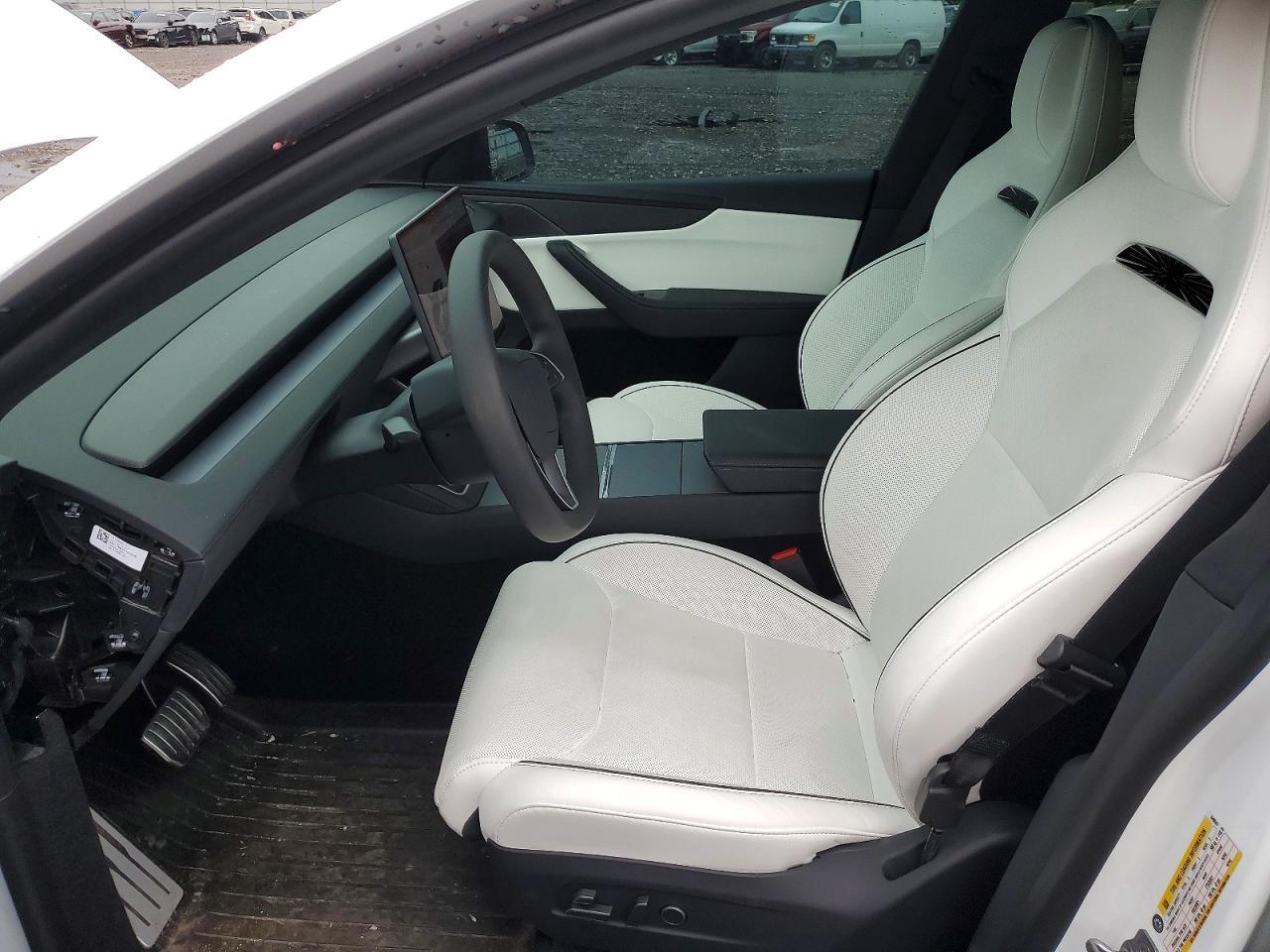 2026 Tesla Model Y - Image 7