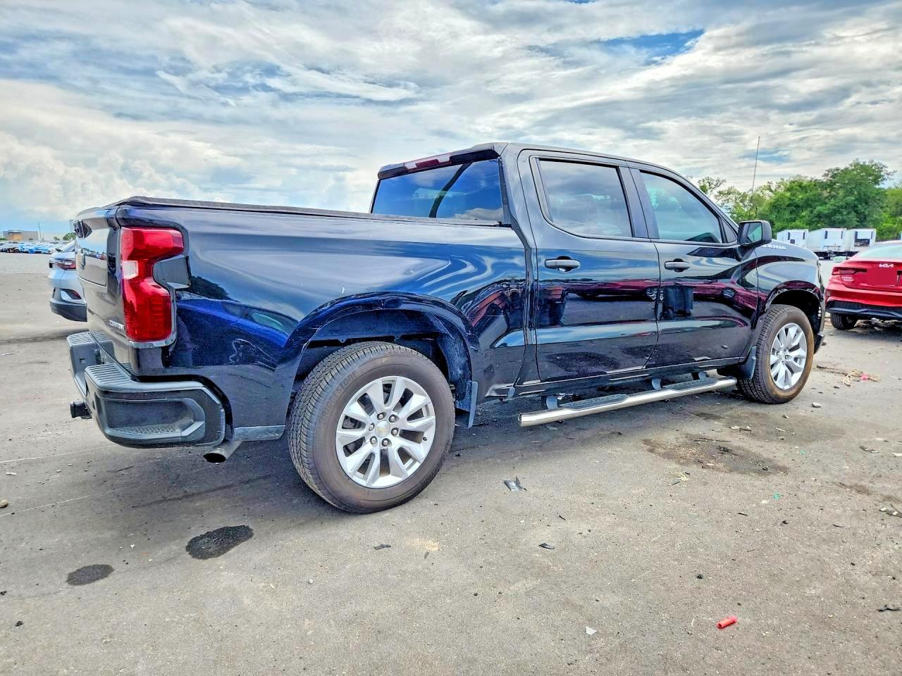 2022 Chevrolet Silverado C1500 Custom - Фото 3