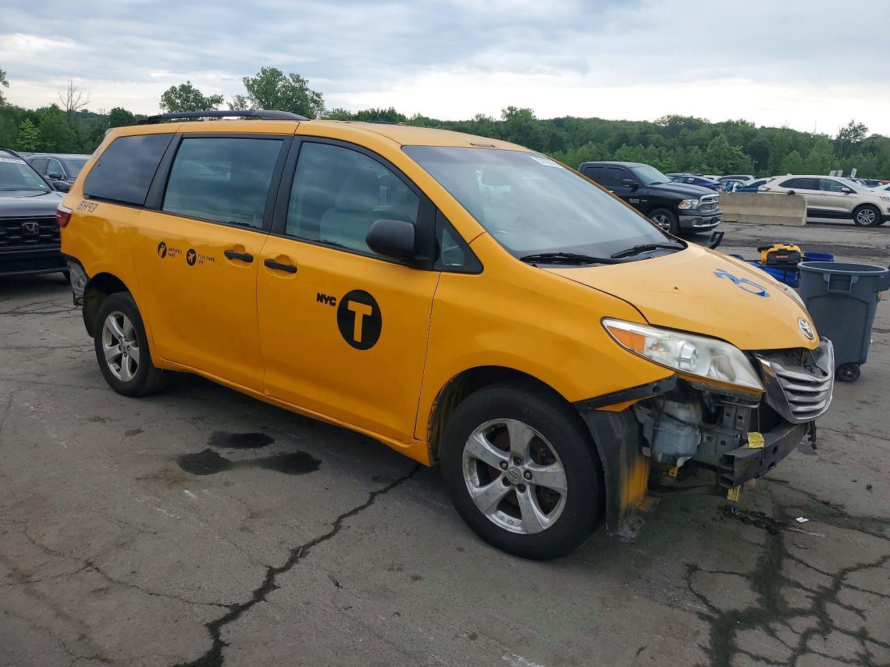 2016 Toyota Sienna Le - Image 4