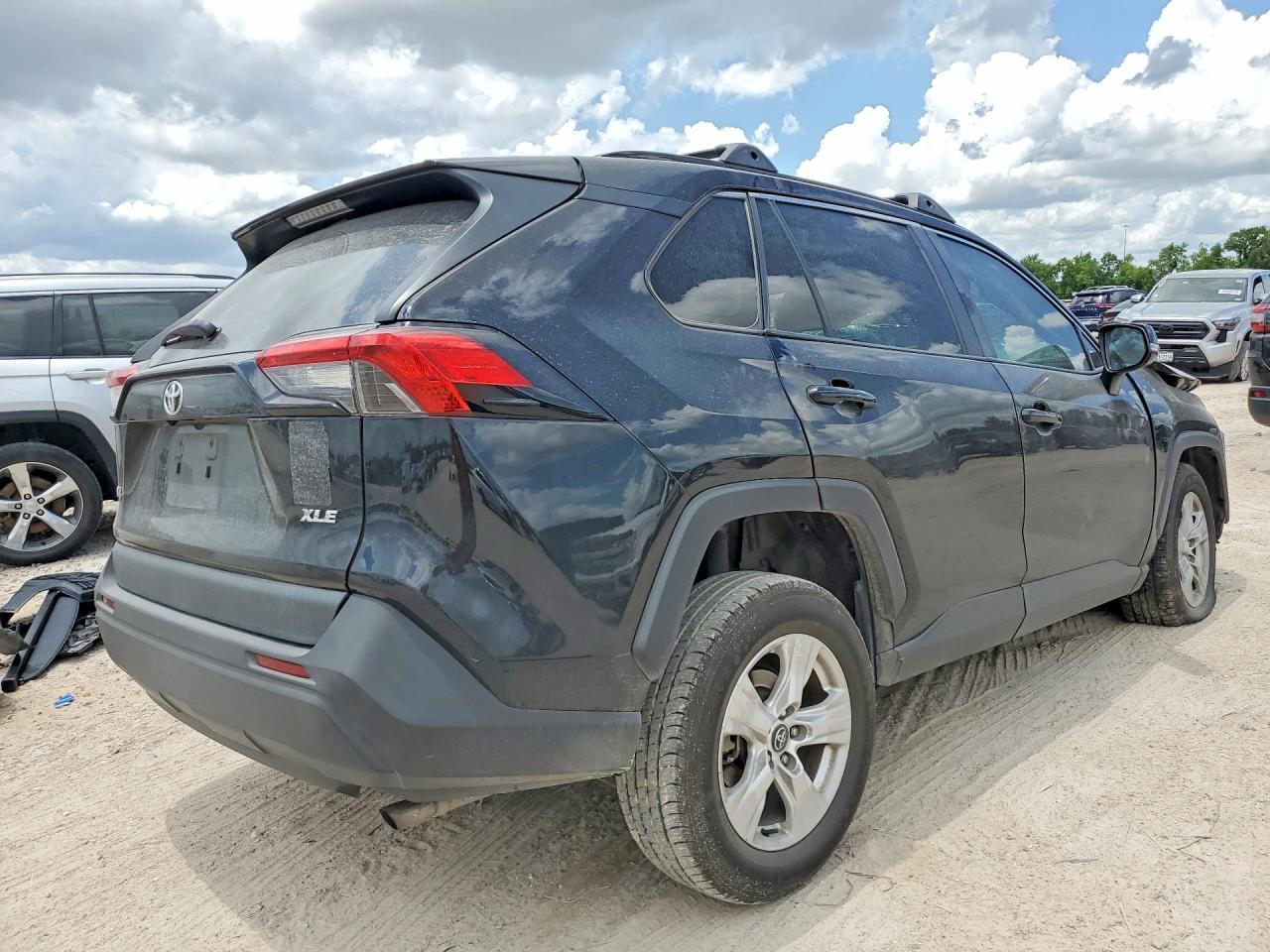 2020 Toyota Rav4 Xle - Image 3