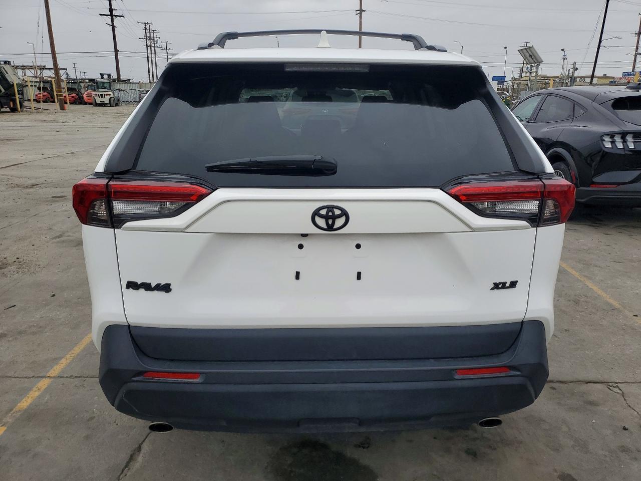 2024 Toyota Rav4 Xle - Image 6