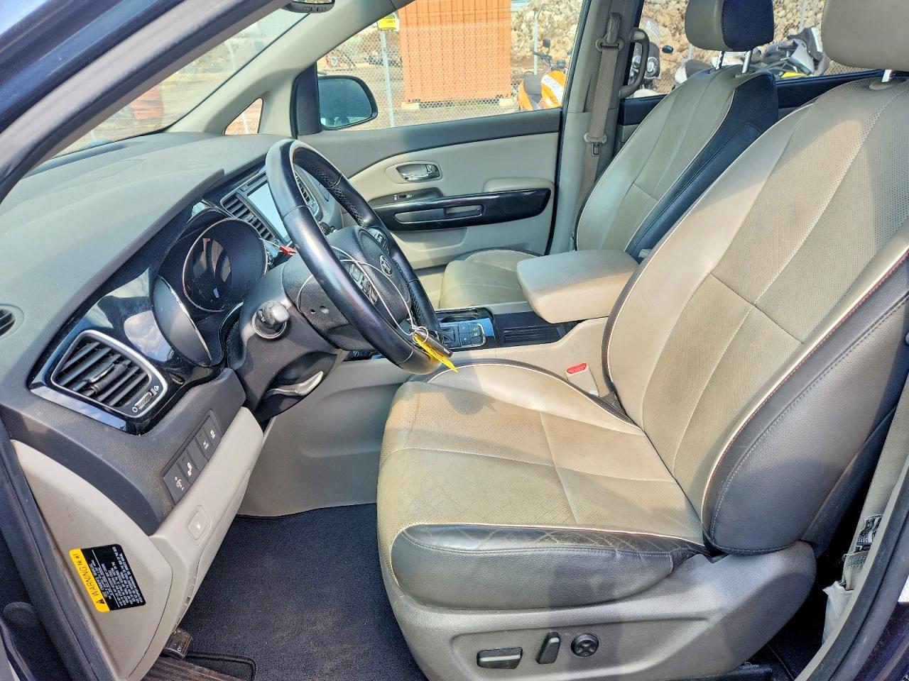 2016 Kia Sedona Sx - Image 7