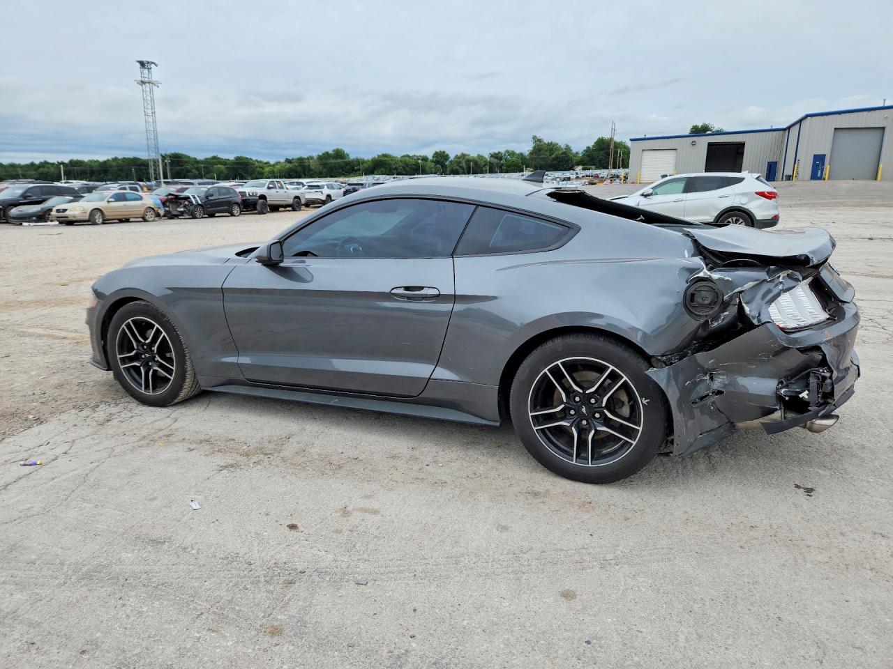 2022 Ford Mustang - Фото 2