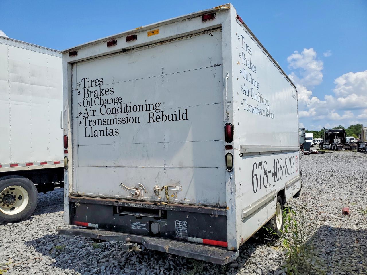 2003 GMC Savana Box Truck - Фото 3