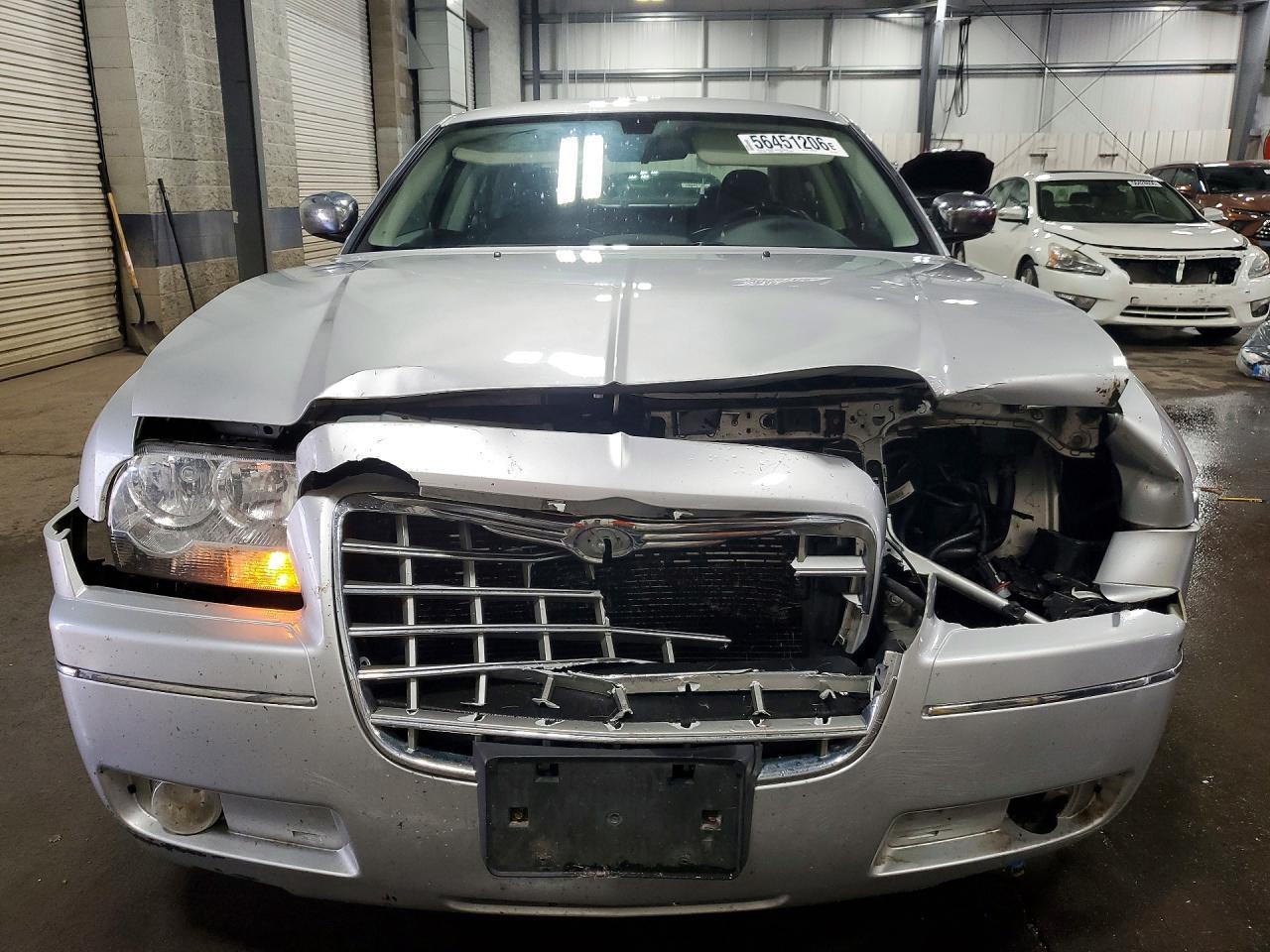 2010 Chrysler 300 Touring - Фото 5