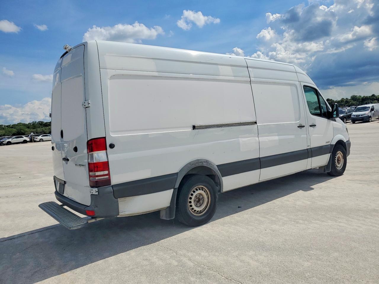 2016 Mercedes-Benz Sprinter 2 Cargo - R & D - Cln Title - Prior Fleet - Фото 3