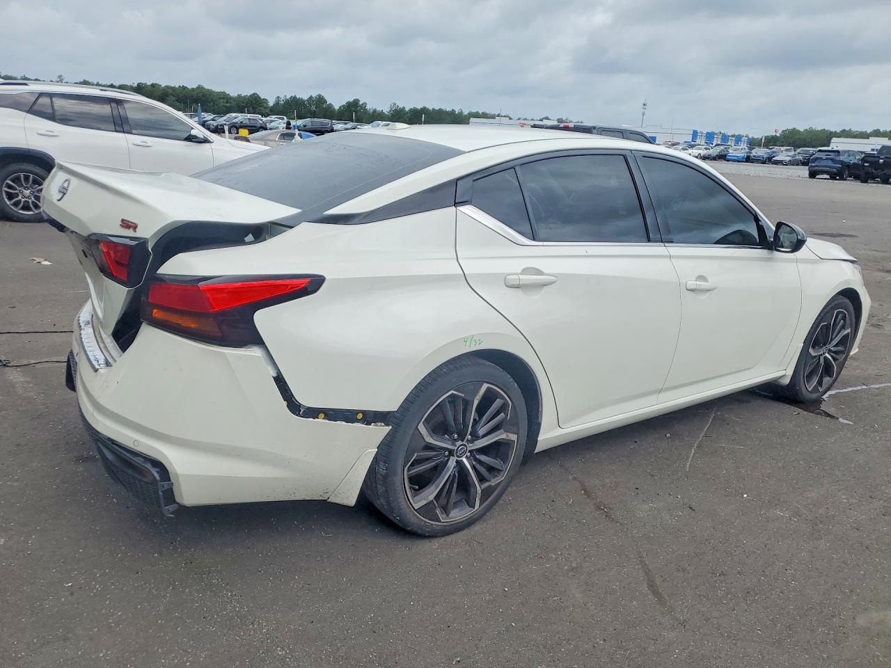 2023 Nissan Altima Sr - Image 3