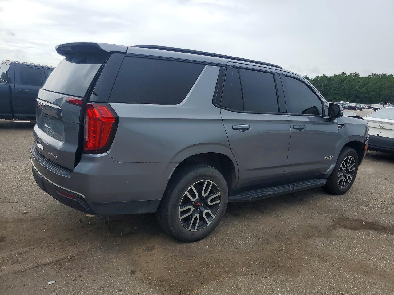 2021 GMC Yukon At4 - Фото 3