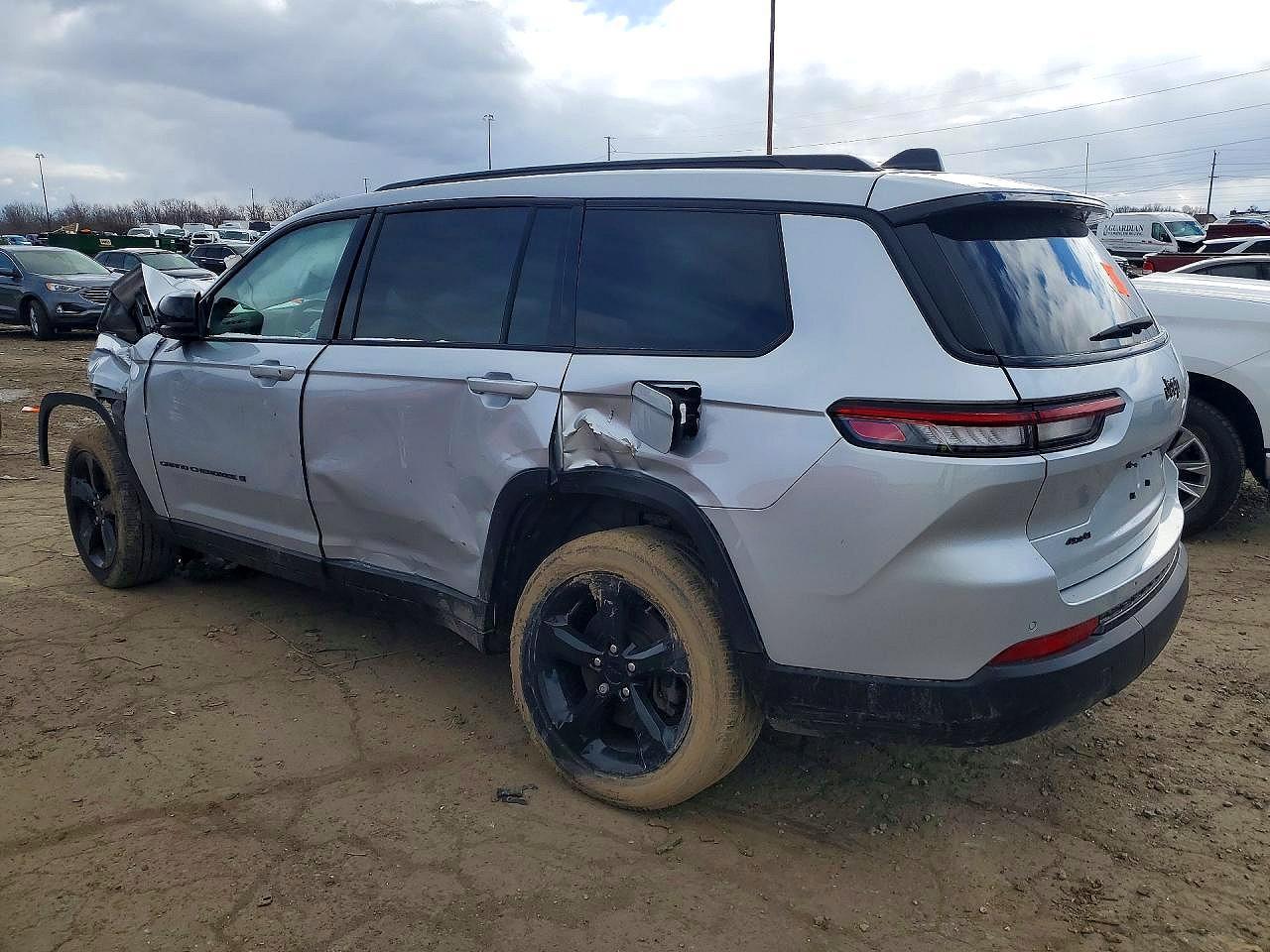 2023 Jeep Grand Cherokee L Laredo - Image 2