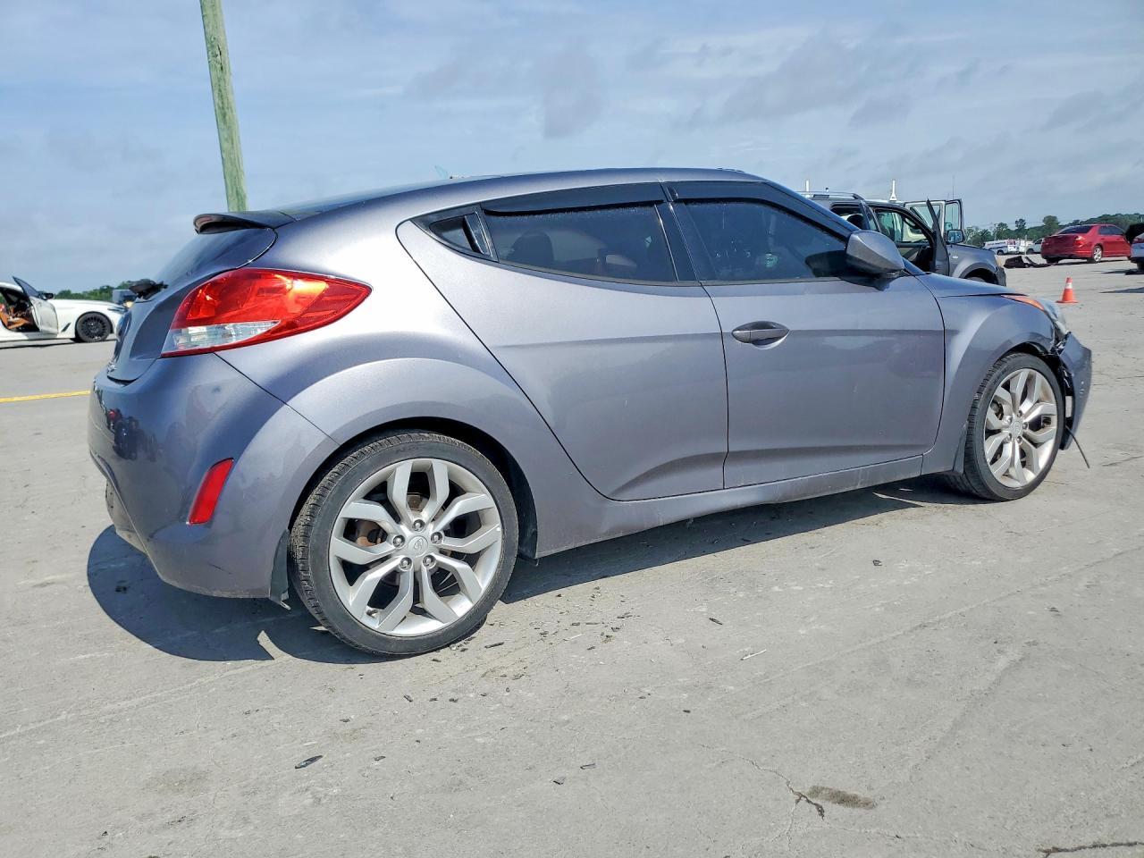 2012 Hyundai Veloster Base - Image 3