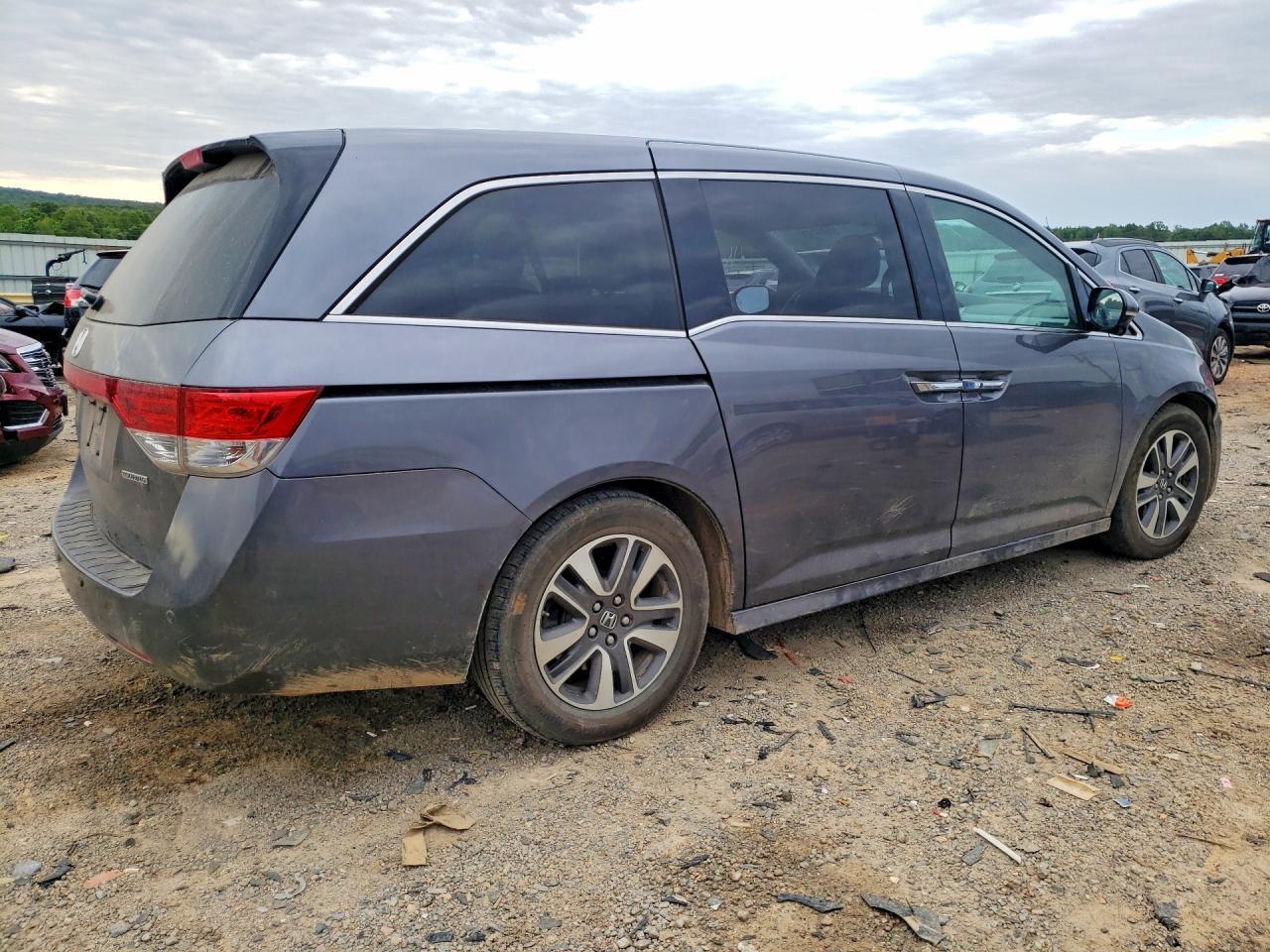2015 Honda Odyssey Touring - Image 3