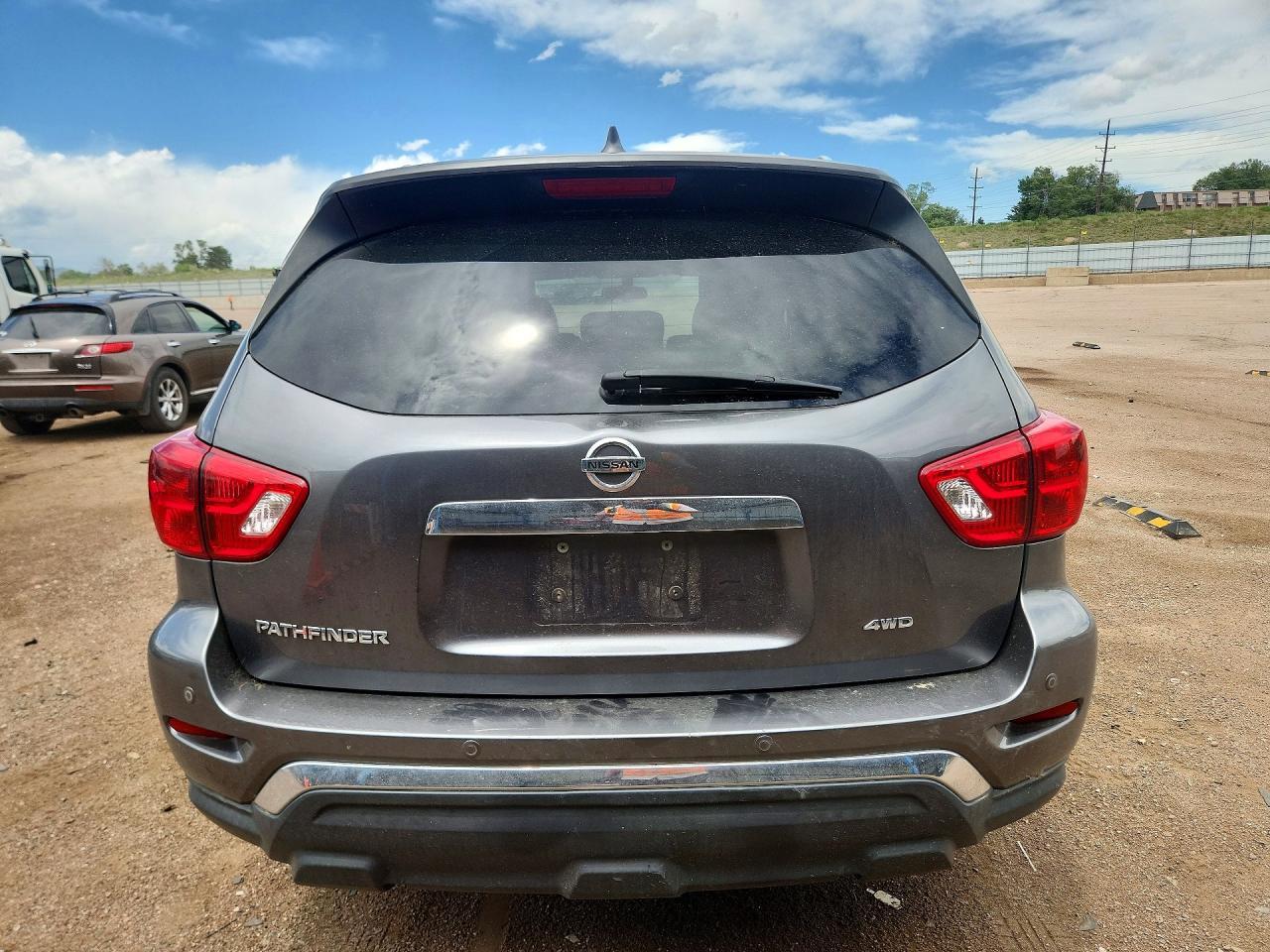 2019 Nissan Pathfinder S - Фото 6