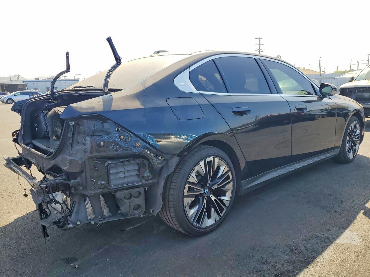 2024 BMW 530 I - Фото 3